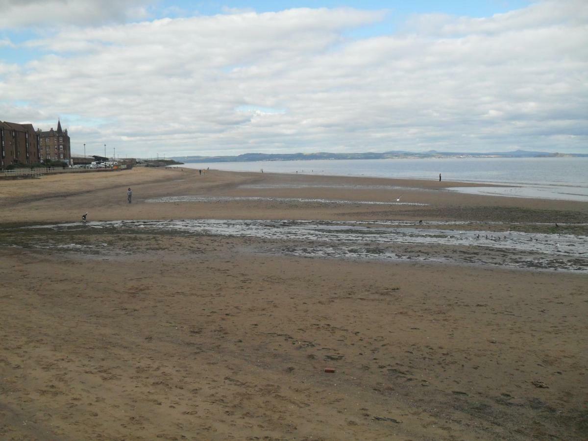 Edinburgh Beach View Apartment Bagian luar foto